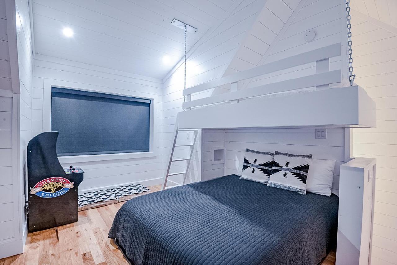 "The Barndo" 4Br Luxury Cabin, Hot Tub, Fire Pit, Bunks, Arcades, Playhouse! بروكن بو المظهر الخارجي الصورة