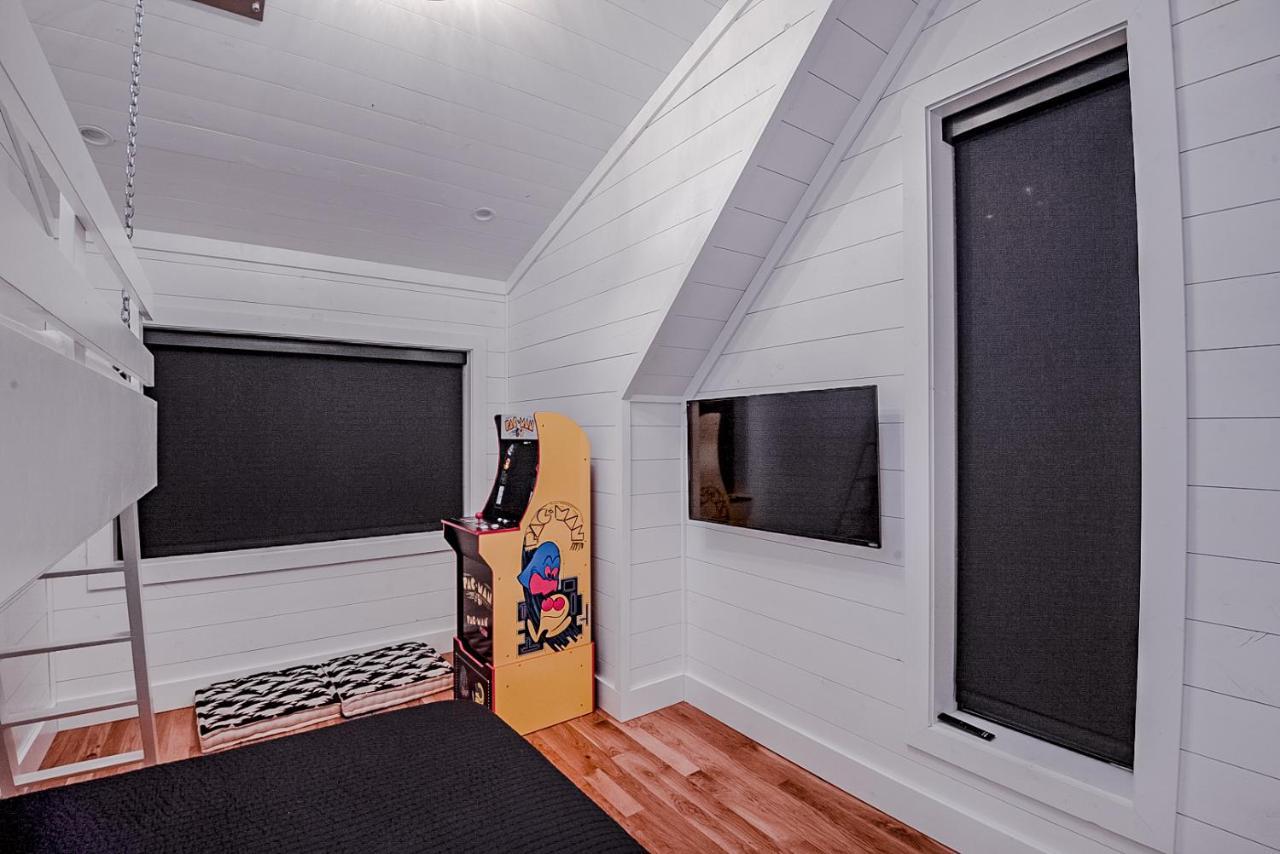 "The Barndo" 4Br Luxury Cabin, Hot Tub, Fire Pit, Bunks, Arcades, Playhouse! بروكن بو المظهر الخارجي الصورة